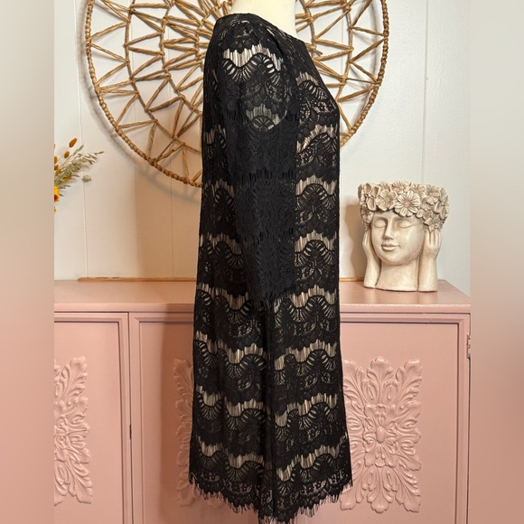 Jessica Howard Black and Tan Sheath Dress with Bell Sleeves - Picture 2 of 7